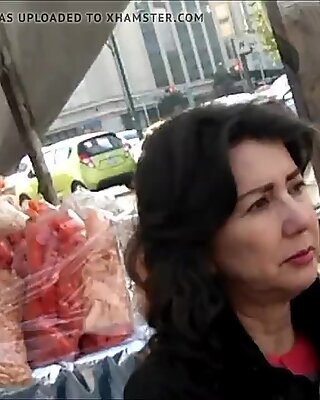 Lo Labios Carnosos Y Rojos de Una Madurita en啦calle