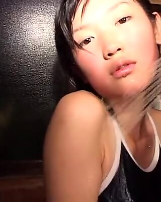 Çok sayıda makyajlı Noriko Kijima, bir gözüne benzeyen bir göz kamaştırıcı