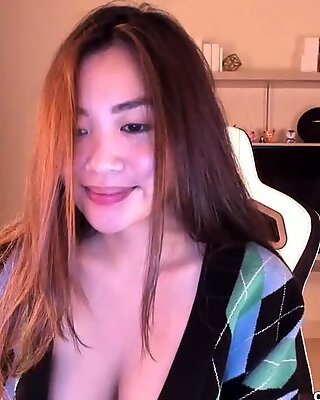 Sexy asiatisk som viser henne fitte camgirlsrecords com