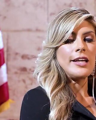 Sadık korumasıyla seks yapan siyasetçi - ellie lilly, Jamie Michelle