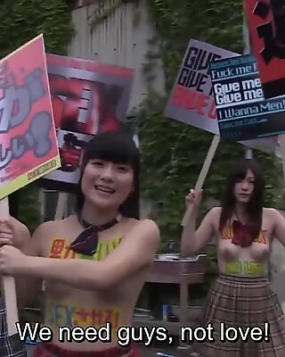 Kız öğrenciler Japonya'nın geleceğinde görev alır