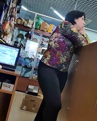 Big Cur sexy milfs în pantaloni de yoga strâmt