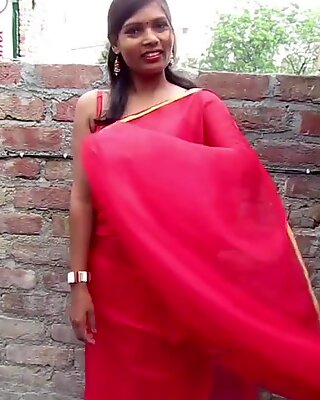 Mais quente sari bhabhi em um estilo sexy, cor vermelha saree agir