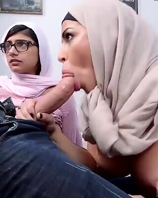 Arab istri mengisap penis
