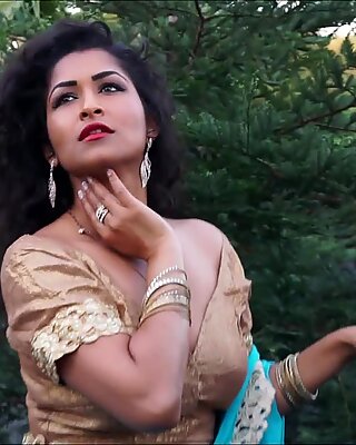 Desi bhabi maya rati na canção hindi - maya