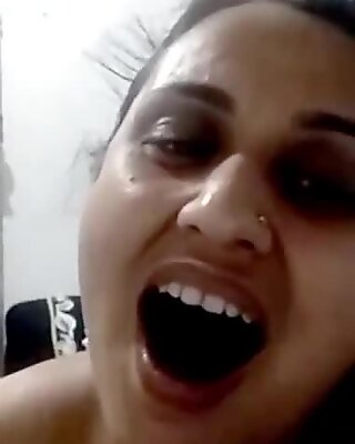 Whatsapp call with indiancă locală soție during lockdown 2020, college