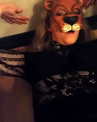 Švédky liongirl oholí svou zarostlé kundičku