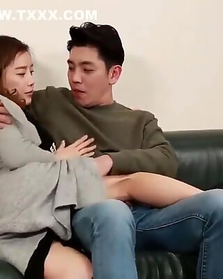 Coreana suave colección sexo íntimo en el sofá affair orgasmo intenso