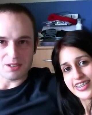 Indiaanse meisje zarina mashood maakt een hete oraal sexvideo met haar vriend