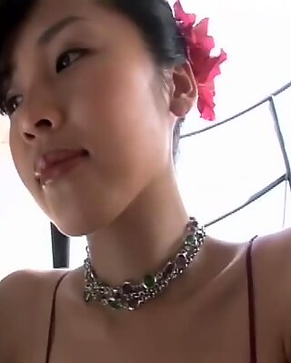 Brunetă asiatică toridă cu sâni mari Megumi Kagurazaka merită atenție