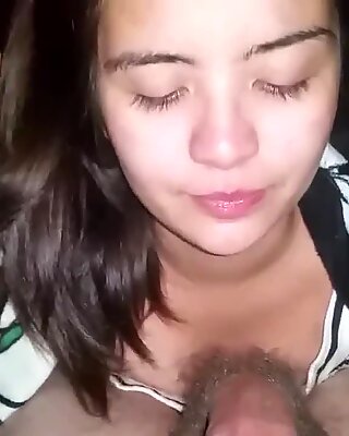 Szexi barátnő ad elragadó szopást