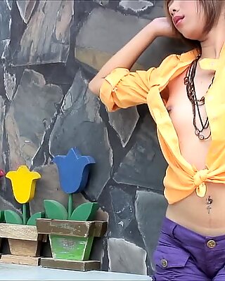 Solo azjatki brunetka nastolatka modelki kwang pachuwana zdzieranie na świeżym powietrzu
